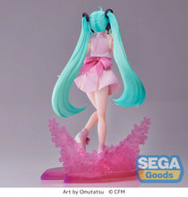 Load image into Gallery viewer, Free UK Royal Mail Tracked 24hr delivery   Beautiful statue of Hatsune Miku (Global Vocaloid Superstar). This figure is launched by SEGA and Good Smile Company as part of their latest Luminasta collection - Omutatsu version B.   This statue is created astonishingly, showing Hatsune Miku posing in her Sakura themed outfit. - Stunning !   This PVC statue stands at 21cm tall, and packaged in a gift/collectible box from SEGA. 
