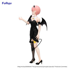 Load image into Gallery viewer, Free UK Royal Mail Tracked 24hr delivery
Elegant statue of Ichika Nakano from the popular anime series The Quintessential Quintuplets. This amazing statue is launched by Good Smile Company as part of their latest FuRyu BiCute Dark Specials collection.
The creator had finished this piece gorgeously, showing Ichika Nakano posing in her black dress with devil wings. -Stunning!
This PVC statue stands at 24cm tall, and packaged in a gift/collectible box from Good Smile Company.
Official brand: Good Smile C