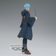 Load image into Gallery viewer, Free UK Royal Mail Tracked 24hr delivery
Super cool statue of Lance Crown from the popular anime Lance Crown. This figure is launched by Banpresto as part of their latest DXF collection.
The creator did an amazing job creating this piece, showing Lance Crown posing in his Eastern Magic academy uniform, and holding his wand -Stunning!
This PVC statue stands at 18cm tall, and packaged in a gift/collectible box from Bandai.
Official brand: Banpresto / Bandai
EAN: 4983164882605
Excellent gift for an