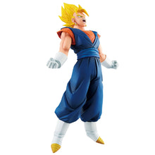 Load image into Gallery viewer, Free UK Royal Mail Tracked 24hr delivery
Stiking statue of Ultimate Super Saiyan Vegito from the legendary anime Dragon Ball Z. This stunning statue is launched by Ichibansho figure as part of their latest Masterlise series - Dragon Ball Z Vs Omnibus
The sculptor did a marvelous job on this piece, showing Vegito posing in his Ultra Super Saiyan form. This is an explosive statue of Vegito. - Stunning!
This PVC statue stands at 26cm tall, and packaged in a gift/collectible box from Bandai.
