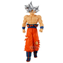 Load image into Gallery viewer, Free UK Royal Mail Tracked 24hr delivery
Striking statue of Son Goku Ultra Instinct from the legendary anime Dragon Ball Super. This figure is launched by Banpresto as part of their latest SOLID EDGE WORKS collection.
The sculptor has completed this beautiful piece in excellent fashion, showing Son Goku posing in his Ultra Instinct form. - Stunning!
This PVC statue stands at 20cm tall, and packaged in a gift/collectible box from Bandai.
Official Brand: Banpresto/Bandai
EAN: 4983164295207
Excell