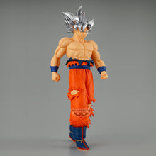 Load image into Gallery viewer, Free UK Royal Mail Tracked 24hr delivery
Striking statue of Son Goku Ultra Instinct from the legendary anime Dragon Ball Super. This figure is launched by Banpresto as part of their latest SOLID EDGE WORKS collection.
The sculptor has completed this beautiful piece in excellent fashion, showing Son Goku posing in his Ultra Instinct form. - Stunning!
This PVC statue stands at 20cm tall, and packaged in a gift/collectible box from Bandai.
Official Brand: Banpresto/Bandai
EAN: 4983164295207
Excell