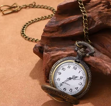 Load image into Gallery viewer, Free UK Royal Mail Tracked 24hr delivery
Beautiful crafted ONE PIECE (Jolly Roger) pocket watch. Adapted from the popular anime series ONE PIECE.
Premium DTG design, and carved/embossed on to the outer metal case of the watch. Front and back design, and all around the edges of the watch. Comes with a long necklace chain attached.
Batteries included (click and start).
Excellent Gift for any ONE PIECE fan.
Size:
Watch: Diameter: 4.6cm (Total height include top: 5cm)