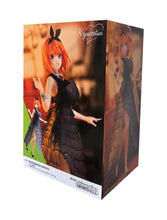 Load image into Gallery viewer, Free Royal Mail Tracked 24hr delivery
Beautiful statue of Yotsuba Nakano (Fourth sister of the Nakano quintuplets) from the popular anime The Quintessential Quintuplets. This figure is launched by Banpresto as part of the latest Kyunties series.
The figure is sculpted stunningly, showing Yotsuba posing elegantly in her black dress, and wearing her black heels.