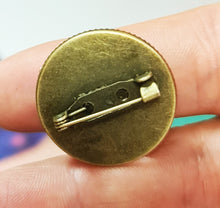 Load image into Gallery viewer, Free UK Royal Mail 24hr delivery Premium acrylic badge/pin adapted from the popular anime series One Piece. It is packaged in a cute see-through pouch. Specifications: Diameter: 2.5cm Material: High quality acrylic Excellent gift for any One Piece fan.