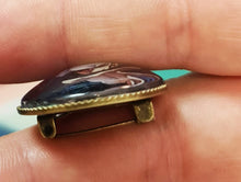 Load image into Gallery viewer, Free UK Royal Mail 24hr delivery Premium acrylic badge/pin adapted from the popular anime series One Piece. It is packaged in a cute see-through pouch. Specifications: Diameter: 2.5cm Material: High quality acrylic Excellent gift for any One Piece fan.