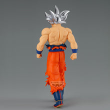 Load image into Gallery viewer, Free UK Royal Mail Tracked 24hr delivery  

Striking statue of Son Goku Ultra Instinct from the legendary anime Dragon Ball Super.  This figure is launched by Banpresto as part of their latest SOLID EDGE WORKS collection. 

The sculptor has completed this beautiful piece in excellent fashion, showing Son Goku posing in his Ultra Instinct form. - Stunning! 

This PVC statue stands at 20cm tall, and packaged in a gift/collectible box from Bandai. 

Official Brand: Banpresto/Bandai 

EAN: 4983164295207

Excell
