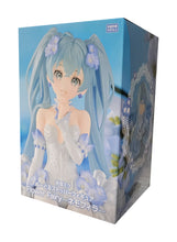 Load image into Gallery viewer, Free UK Royal Mail Tracked 24hr delivery   Elegant statue of Hatsune Miku (Global Vocaloid Superstar). This figure is launched by Good Smile Company as part of their latest Noodle Stopper Collection.   The creator created this pieced in excellent fashion, showing Hatsune Miku posing beautifully in her Fairy style outfit. - Stunning !  This PVC statue stands at 15cm tall, and packaged in a gift/collectible box from Good Smile Company.  Official brand: Good Smile Company
